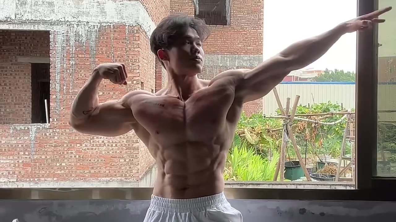 Handsome bodybuilder 🔥🔥💪💪🥰