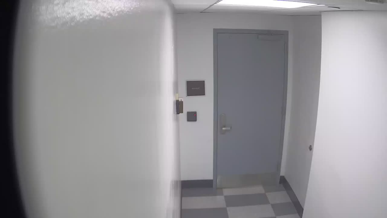 6141RHOBG1G101DStairwayLobbyEntry_2021-01-06_03h00min02s137ms.mp4