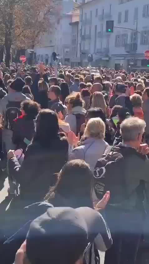 🔴[WŁOCHY] Demonstracje i protesty w całych Włoszech przeciw COVID PASS..