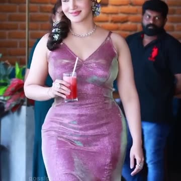 🔥#HoneyRose Walking Style😍 #veerasimhareddy #malayalam #tollywood#balayya #shorts _ Gossip Adda