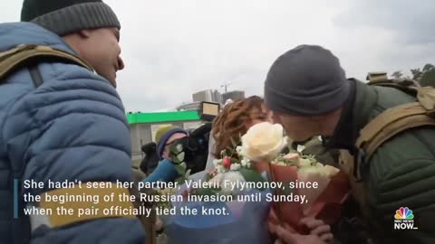 Watch_ Ukrainian Territorial Defense Members Wed On Defense Line In Kyiv