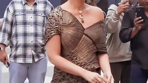 Karena Kapoor khan dress bold look Bollywood heroine