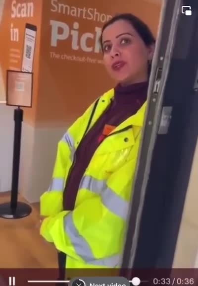 Sainsbury's din Londra instalează bariere. Coduri QR obligatorii