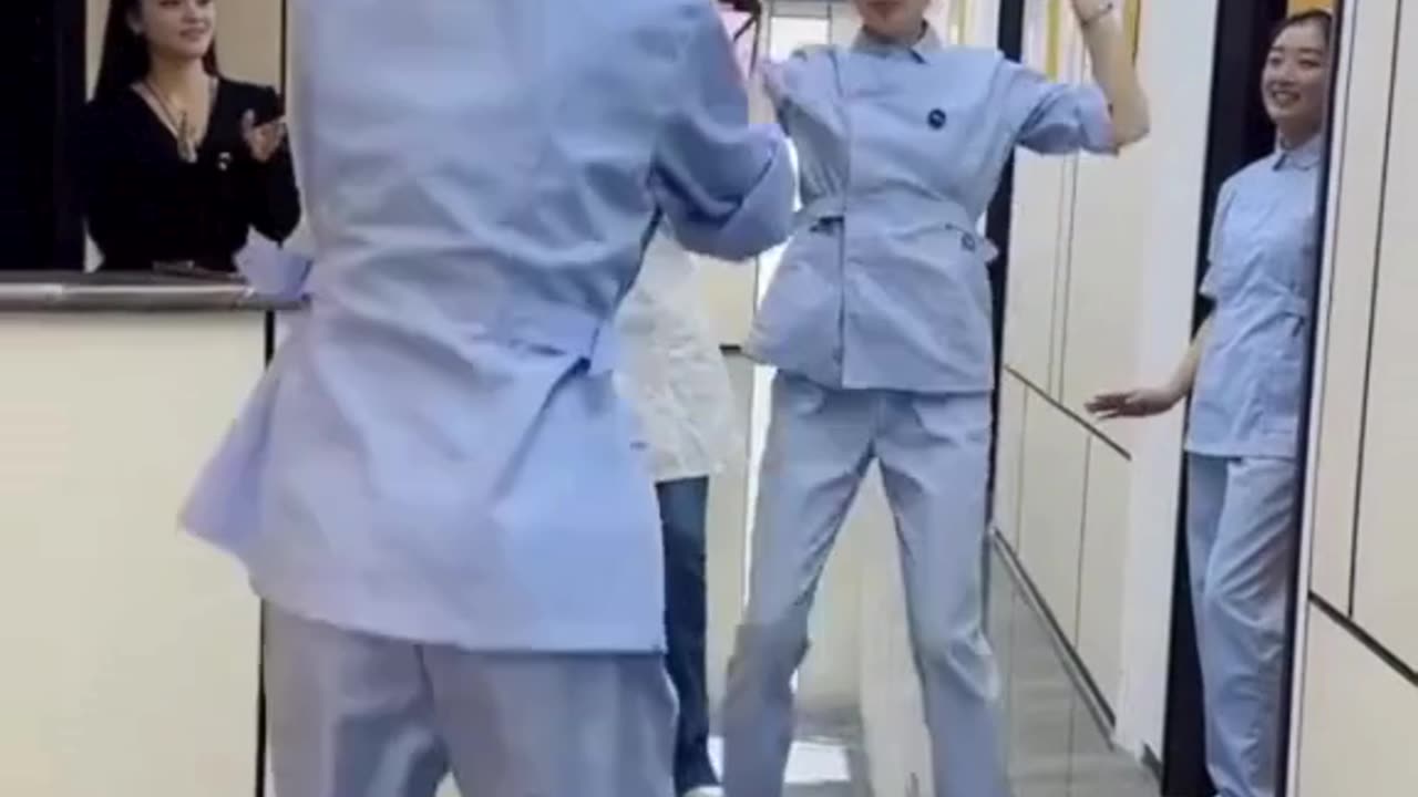 Nurses having a dance break! Friend matches steps while filming! 💃📹 #NursingLife