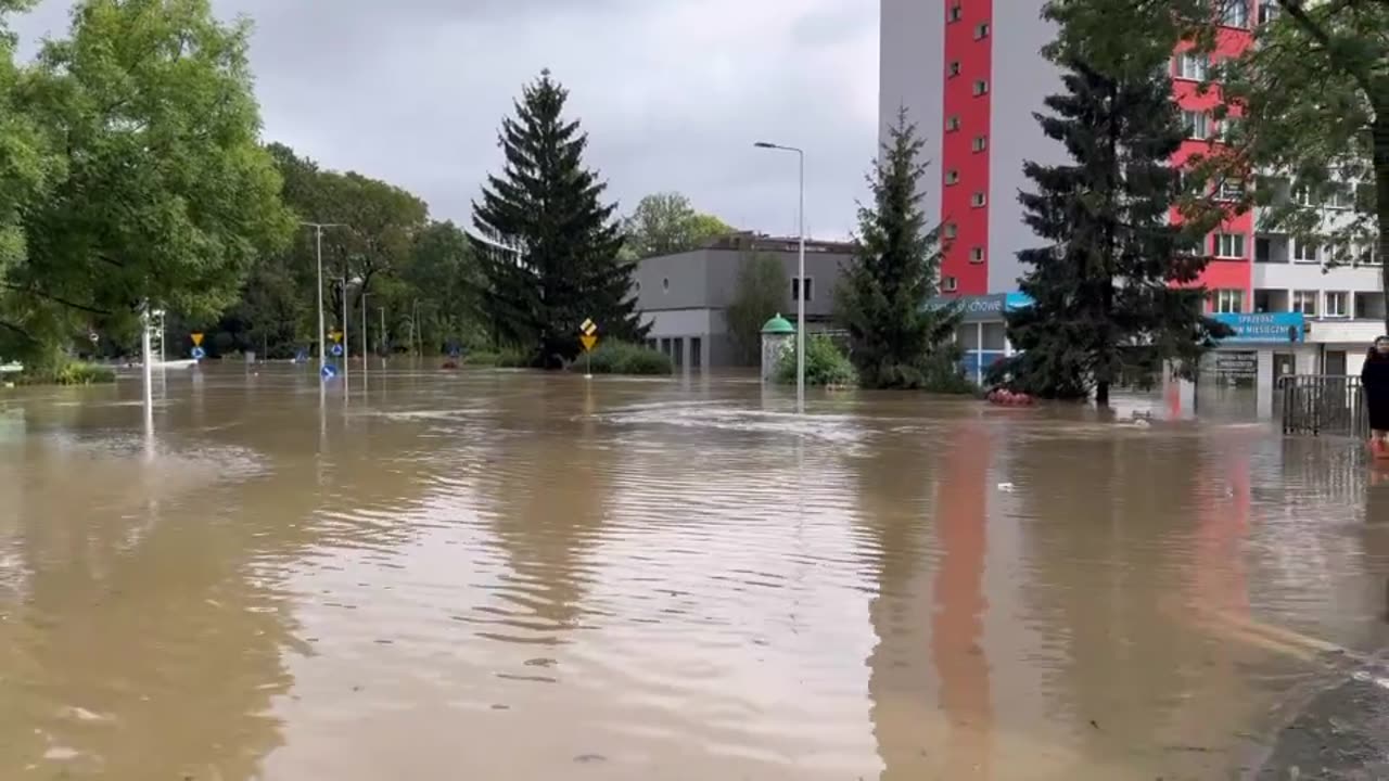 Ulica Kościuszki. Woda posunęła się w kierunku placu Władysława Jagiełły o ok