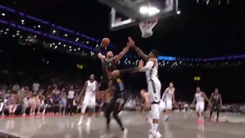 Blake Griffin posterizing bucks