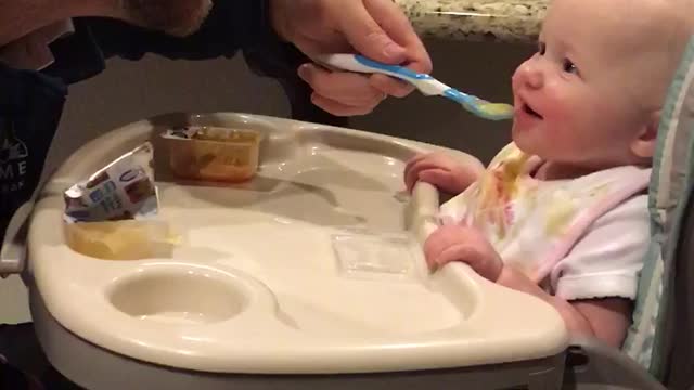 Dad tries to spoon-feed baby, backfires instantly