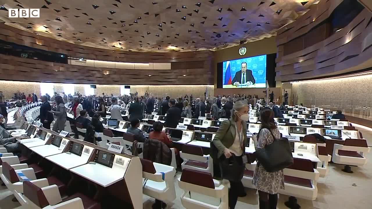 Standing ovation for Ukrainian president at EU Parliament