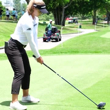 Brooke Henderson perfection #golf #golfer #professional #athlete #hit #swing #shot #green #fairway