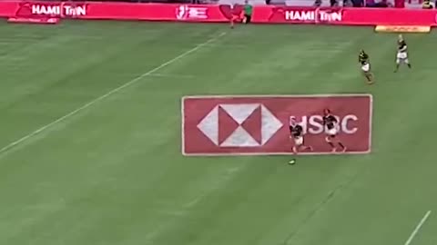 This rugby player showed UNBELIEVABLE strength!