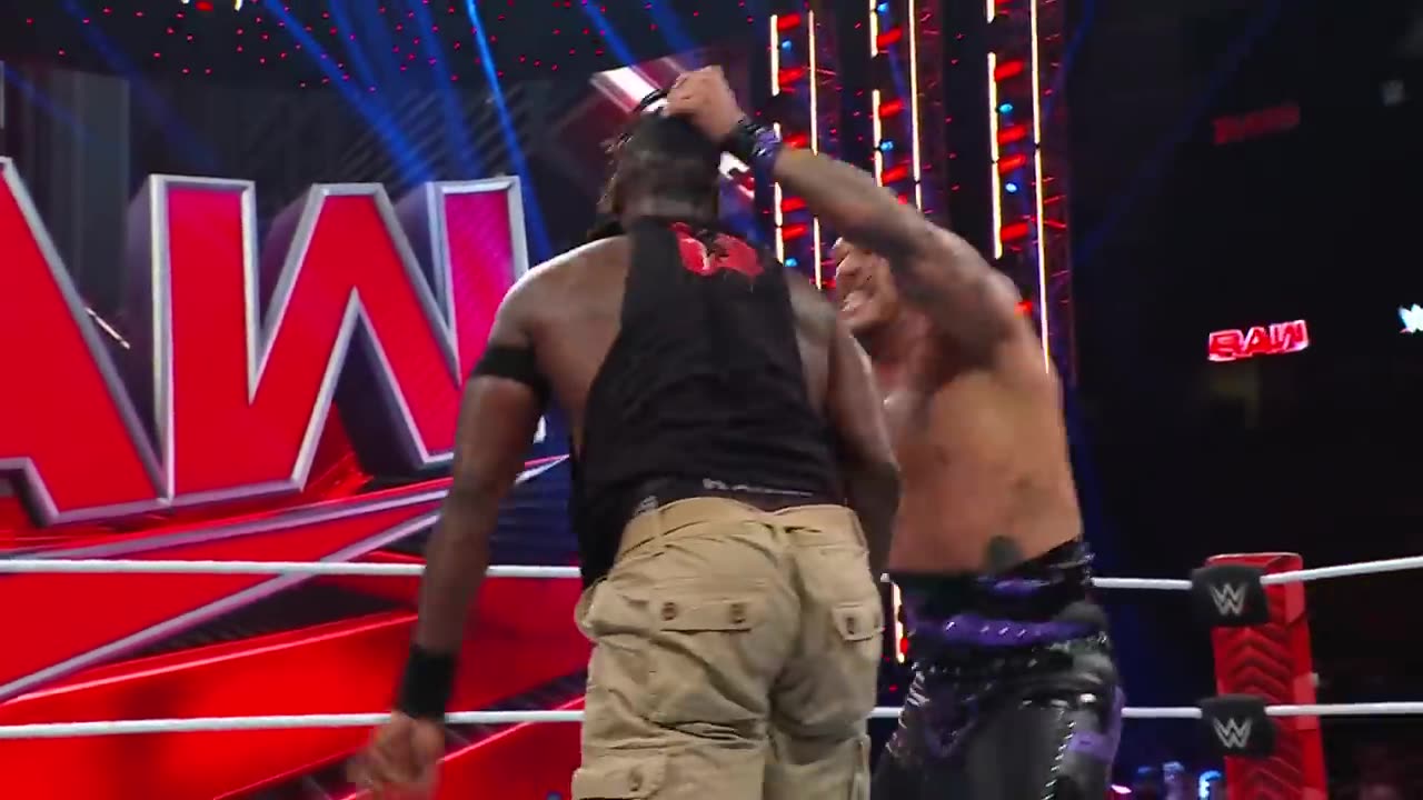 Raw R Truth Vs Damian Priest