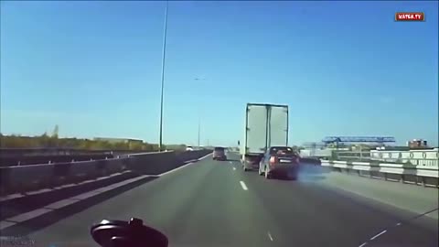 LES ACCIDENTS DE VOITURES LES DRÔLE AU MONDE (CAR CRASH)
