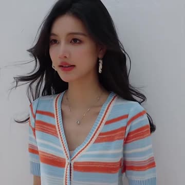 2024 New Korean V-neck Stripe Short Sleeved T-shirt