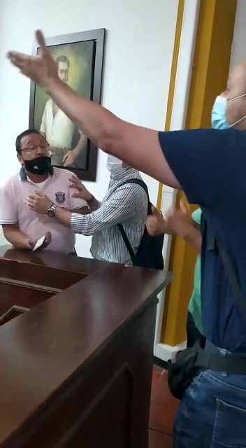 Pelea de concejales de Girón
