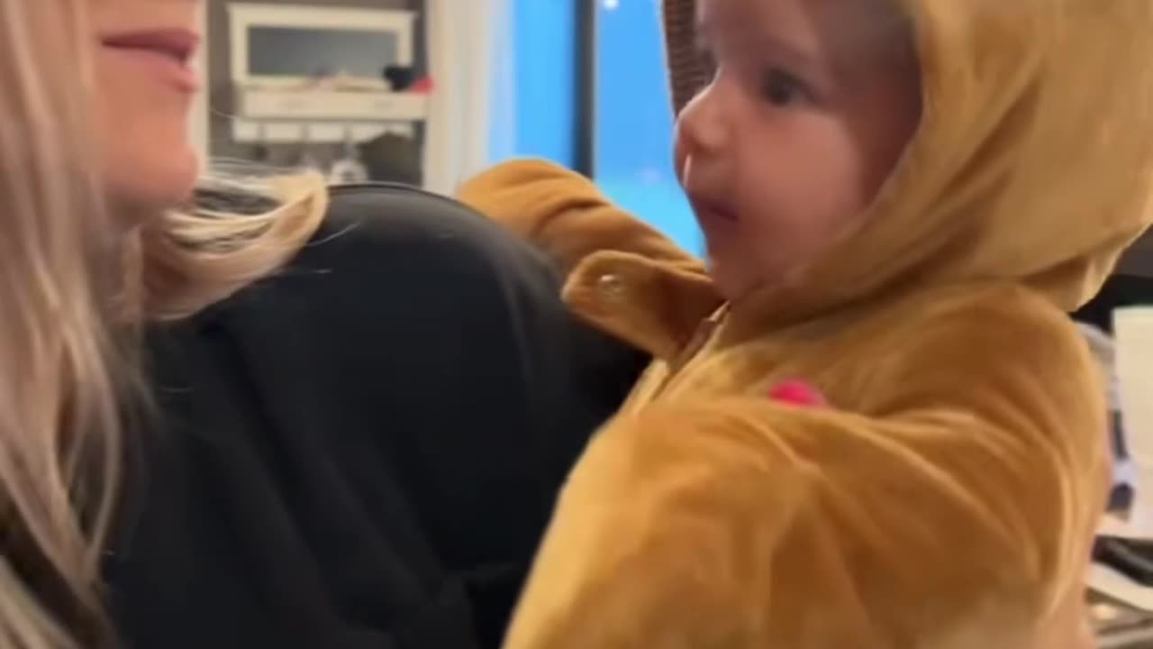 Baby’s Reaction as She Becomes Winnie the Pooh 🐻 | Mom & Dad's Heartwarming Surprise!