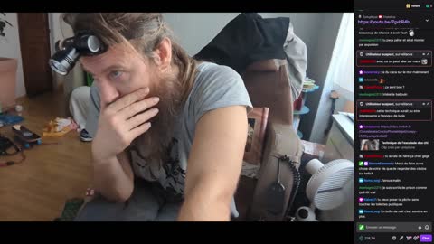 2023-01-12 (1bis.3) - On fait buzzer le frérot - Twitch Triskelina (version avec chat)