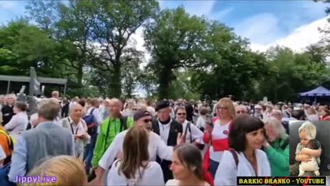 Invasoren rasten wegen einem schlechtem Mobilfunknetz aus.