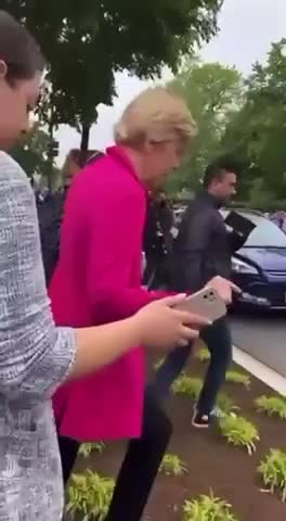 Elizabeth Warren Hyperventilates Over 'Extremists' Trying To Save The Lives Of Unborn Children