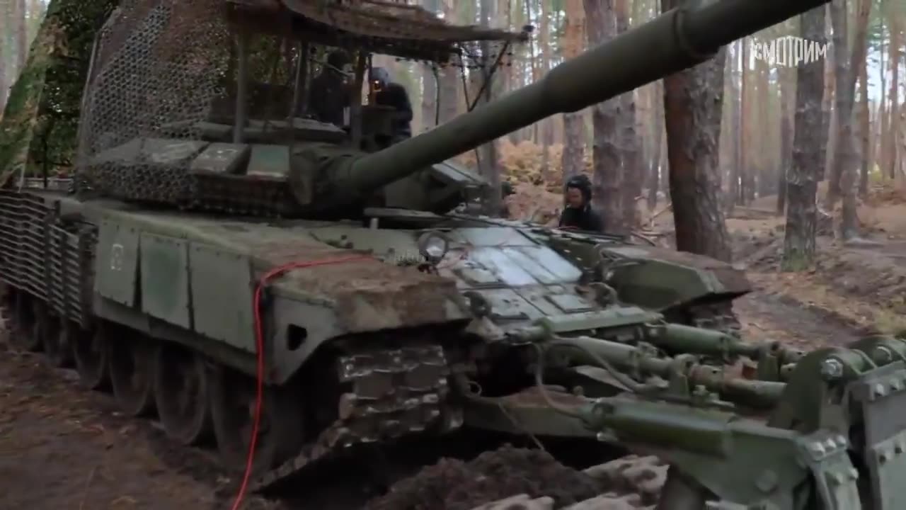 Footage of a Russian repair base shows a T-72B3 and a T-80BVM Obr. 2022 Tank being repaired