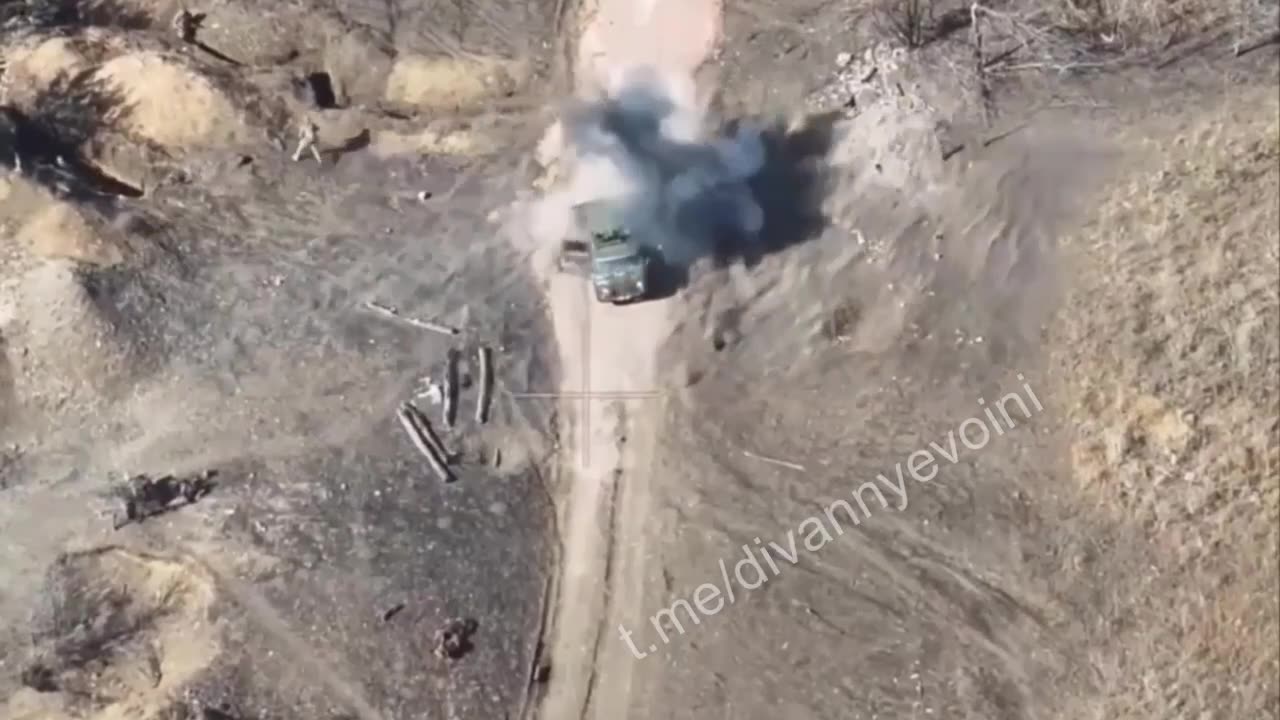 🇷🇺🇺🇦Footage of the destruction of an enemy UAZ-452