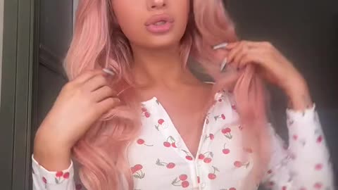 spectacular tgirl to us