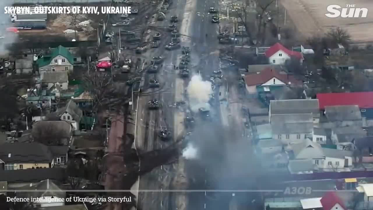 #Russia #Ukraine #Kyiv Ukrainian army explode Russian tanks in Kyiv suburb 'forcing them to retreat'