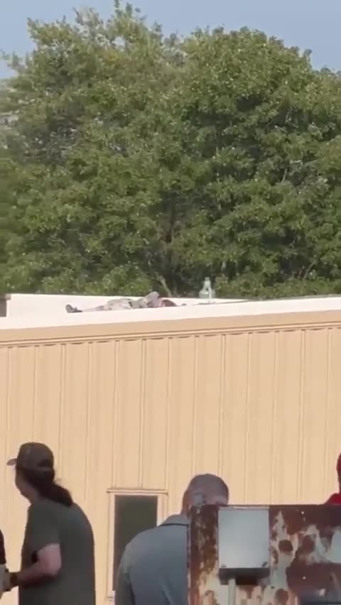 slozrr @Slozrr - trumps shooter is down