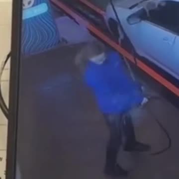Teen at Indiana car wash strikes back