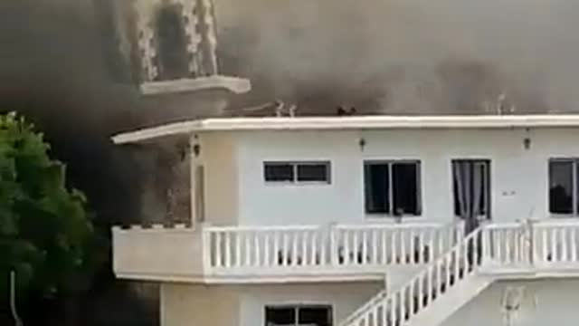 La Palma lava has advanced and destroyed the church spire in Todoque