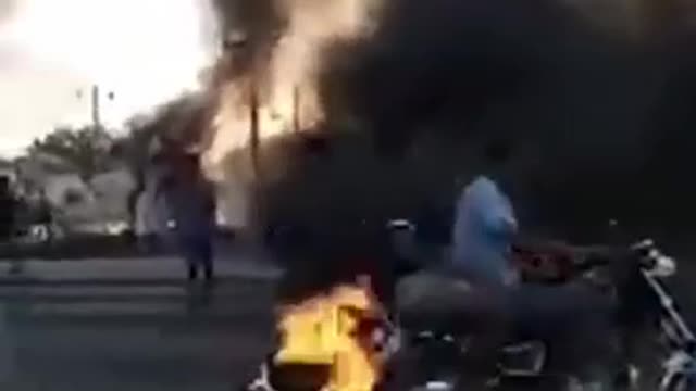 Military coup in Sudan, people take to the streets of Khartoum to set fire to protest