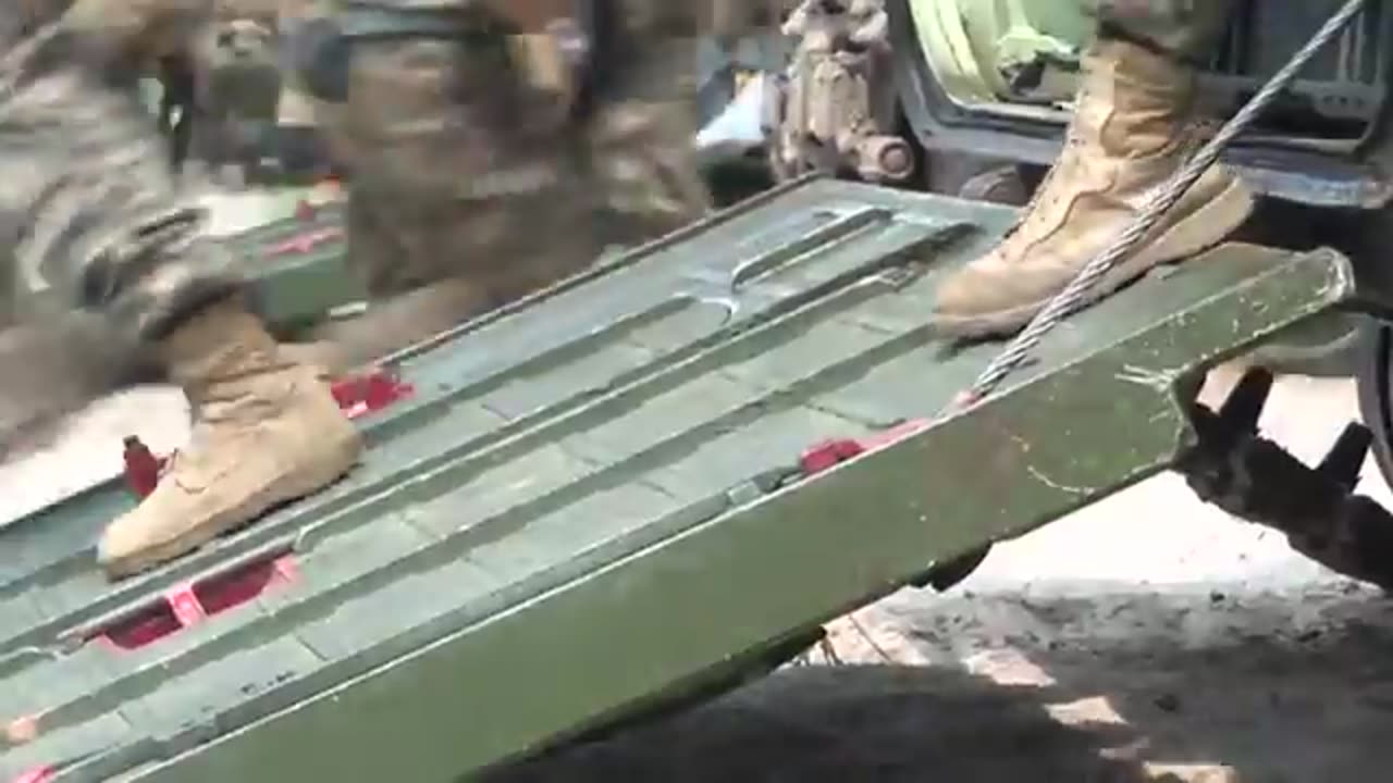 Marine conduct amphibious assault during Cobra Gold 2012