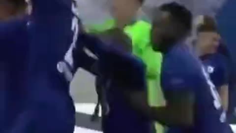 N'golo Kante funny celebration with champions