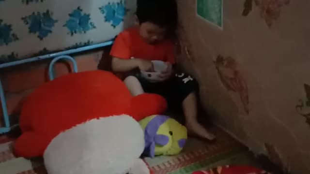 when your baby wants to eat alone