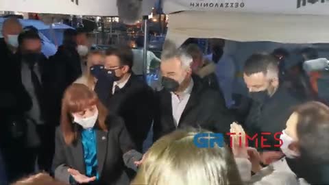 Συνομιλία πολίτη με Σακελλαροπούλου που σε αφήνει άφωνο