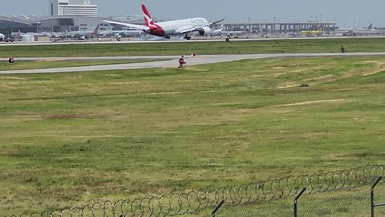 Qantas QF21 Arriving at DFW from Melbourne Australia