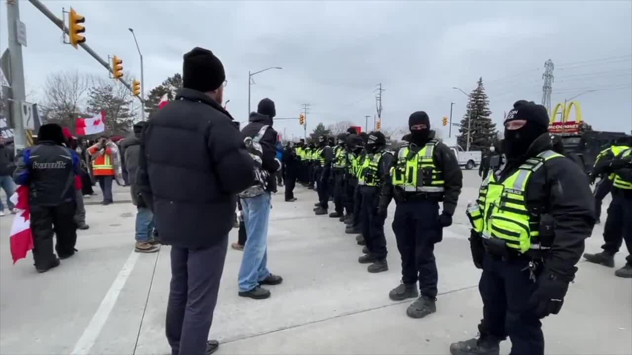 Police STAND OFF - Ambassador Bridge