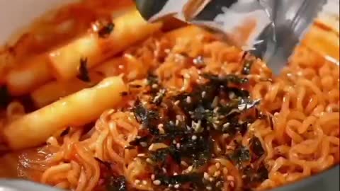 Make yourself a delicious instant noodles