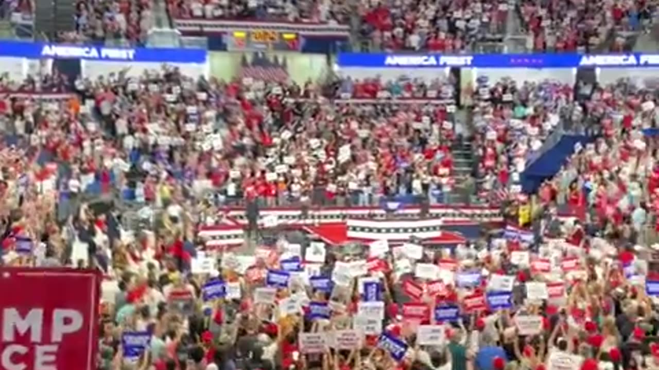 📍Atlanta, GA — Donald Trump has a packed house.