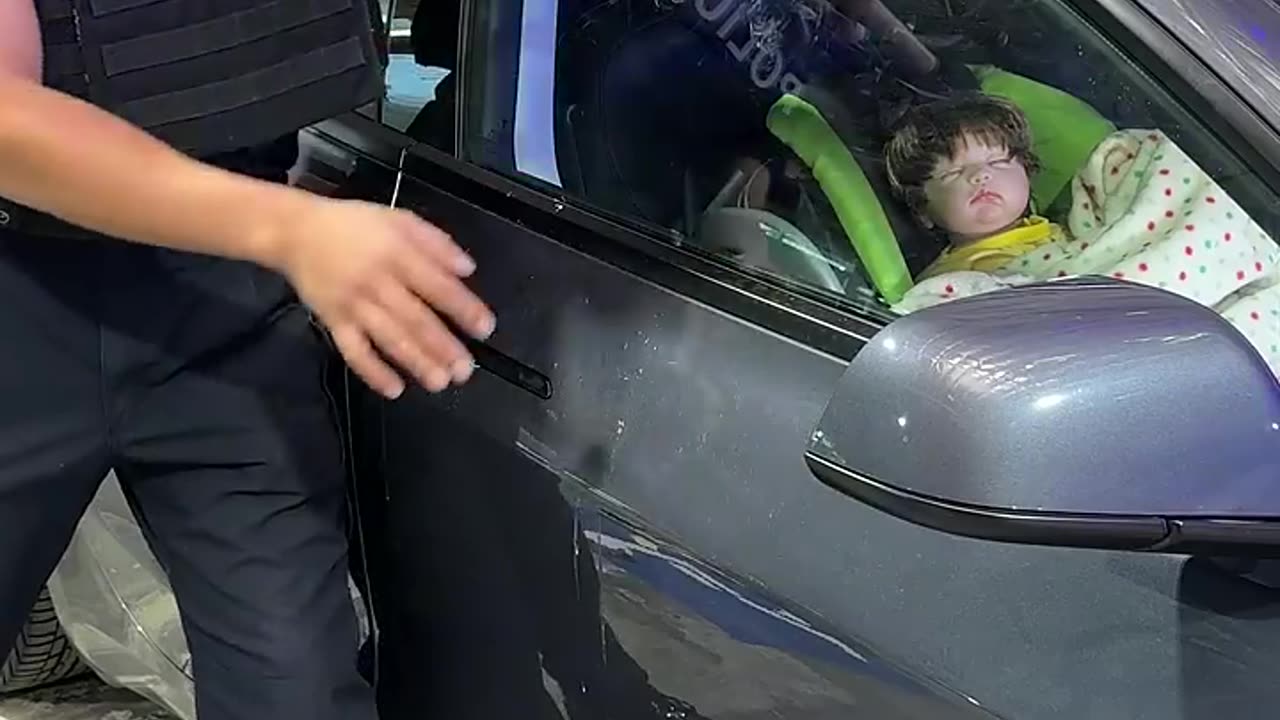 Plug is used to open car door