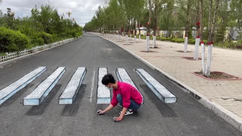 A 3D diorama that frightens passers-by.