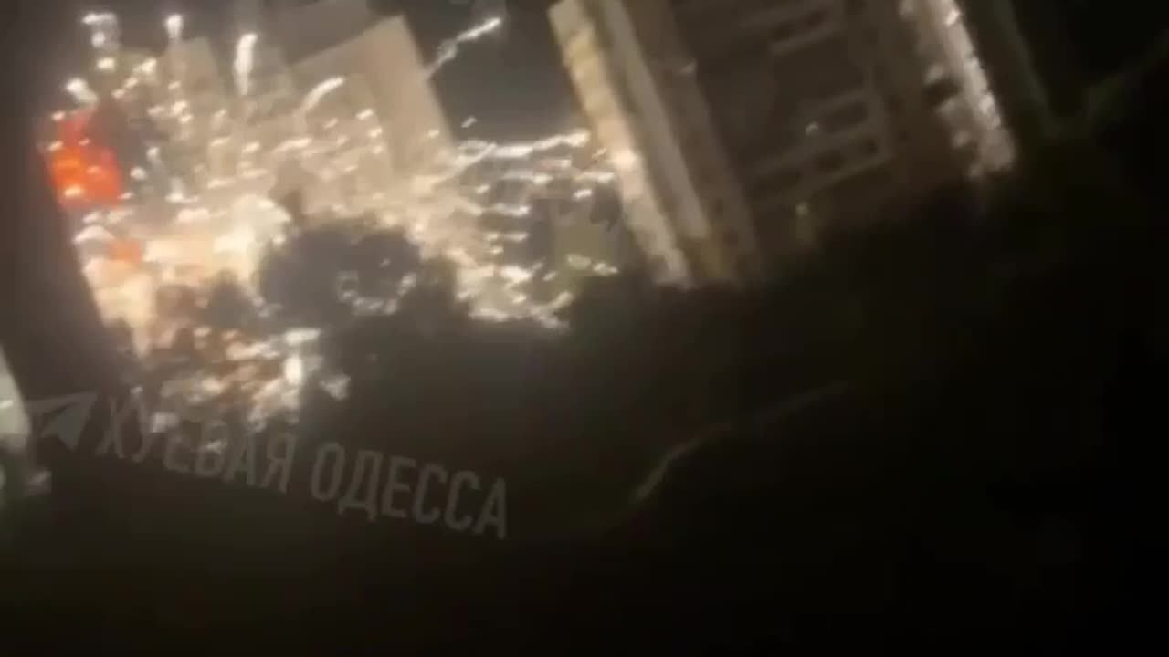 🙏💔 The moment a Russian drone hit a high-rise building in Chornomorsk,