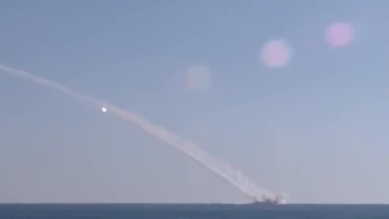 #Russia Launches #Kalibr Missiles From A Submarine In The Black Sea For The First Time