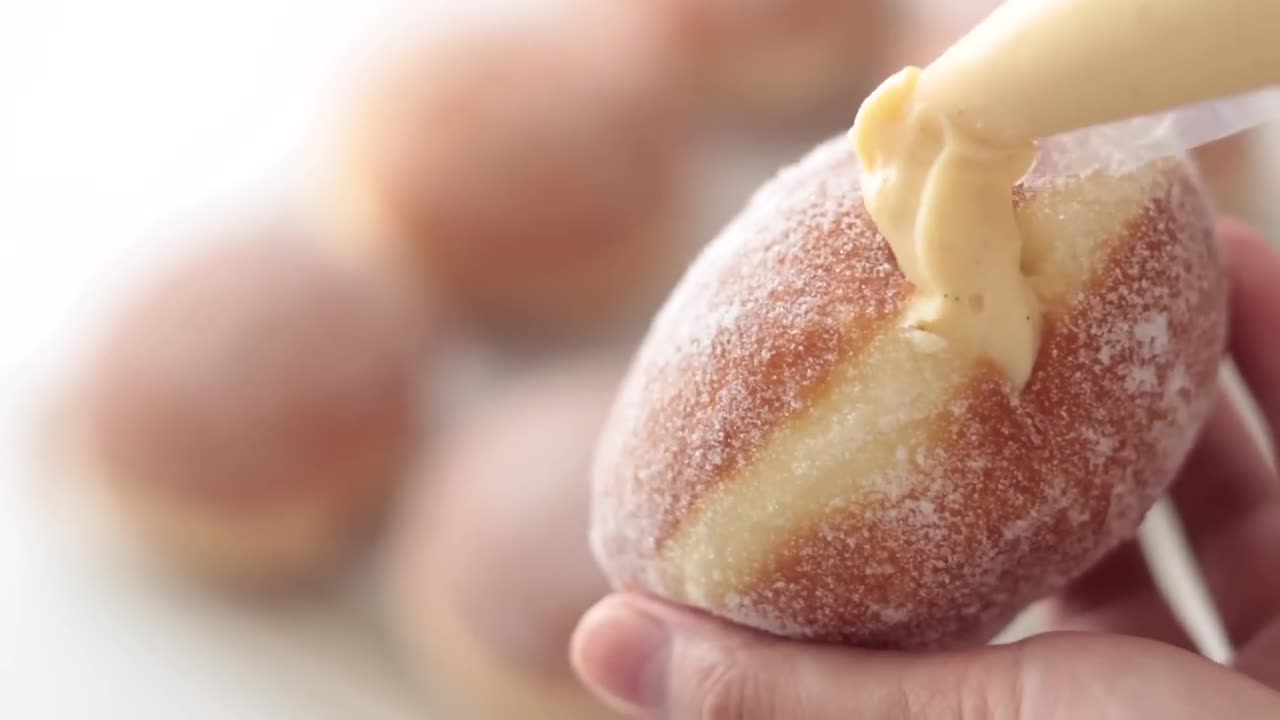 Custard Cream Donuts（Vanilla & Chocolate）