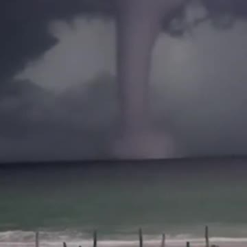 Remarkable waterspout stuns residents in Destin, Florida