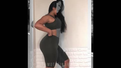 Plus size women inspiring selfie outfit