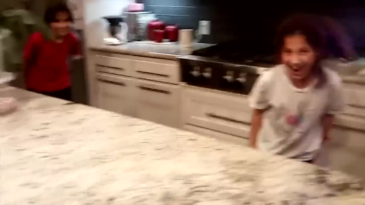 38 second baby & cat funny video'