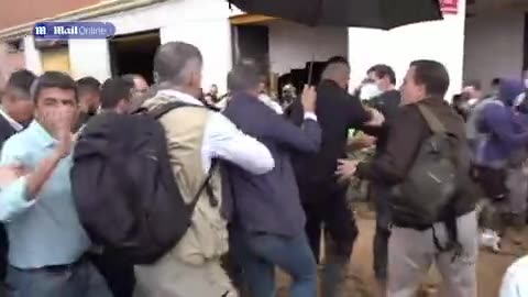 King of Spain was met with angry people who threw mud at him