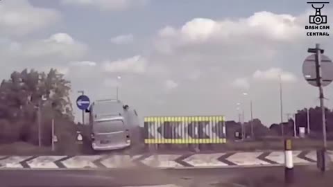 EPIC CAR CRASHES !