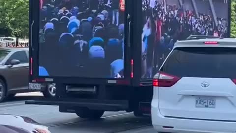 Camion publicitaire à 🇨🇦Toronto wake up Canada🇨🇦