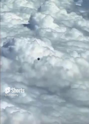 Pilot captures UAP UFO Sphere on video